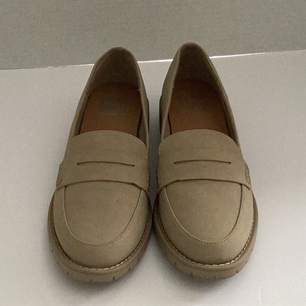Dolce Vita Elias Platform Penny Loafers, Beige Suede, Size 8